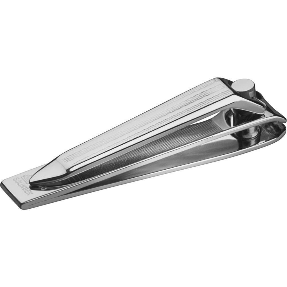Ein silberner Nagelknipser aus Metall liegt auf einem weißen Hintergrund.