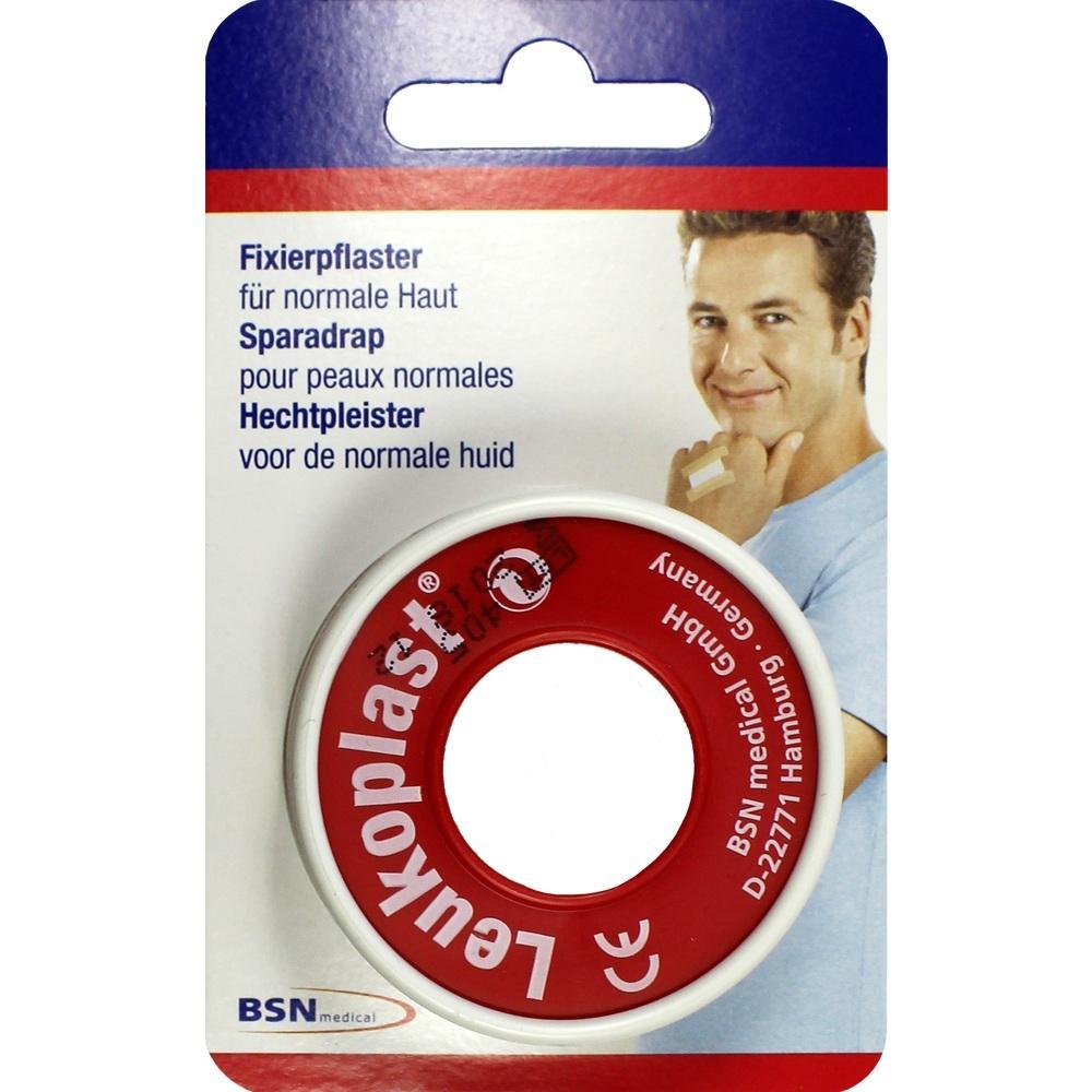 Rolle Klebeband für normale Haut vor einer lächelnden Person.