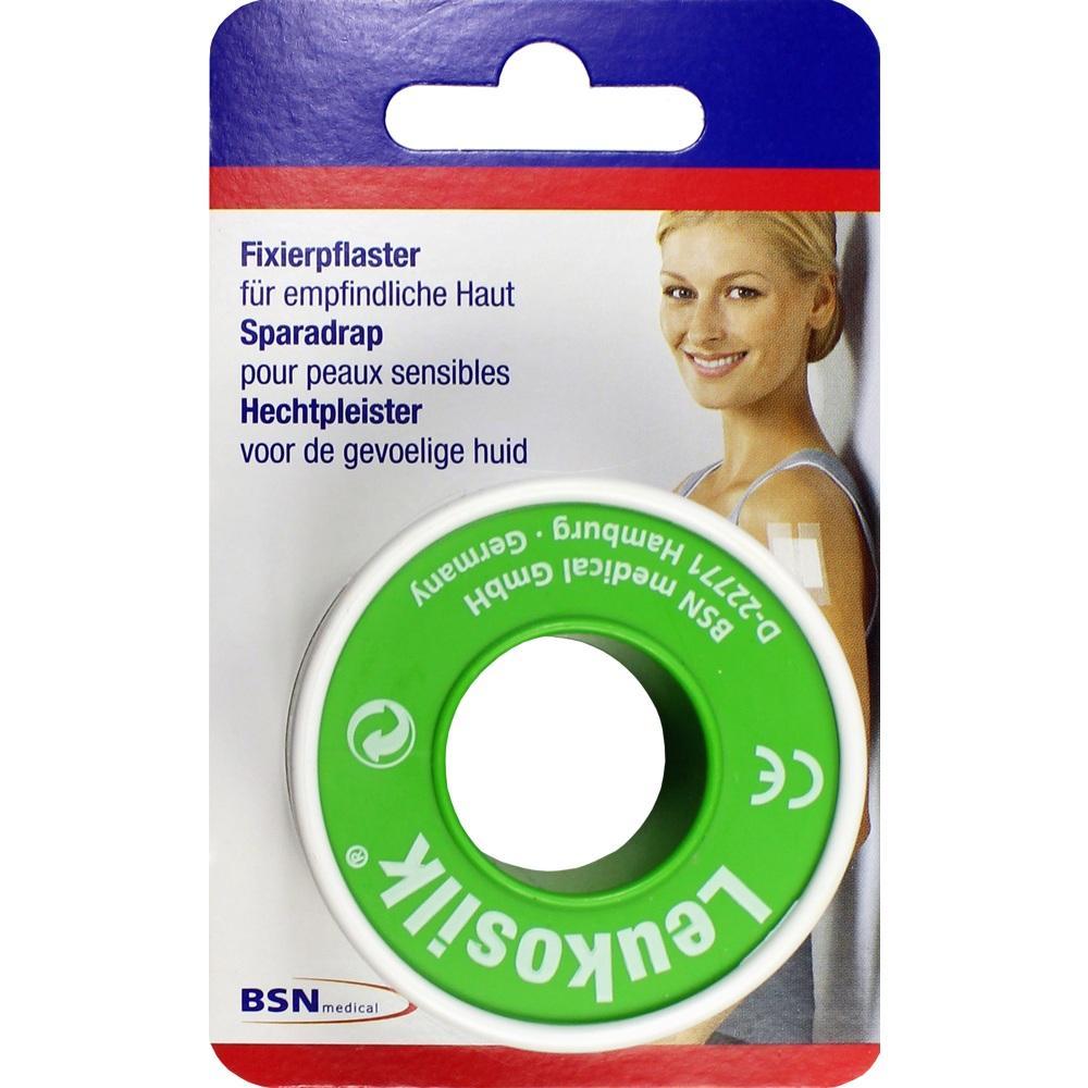 Verpackung von medizinischem Fixierpflaster für empfindliche Haut mit Frau im Hintergrund.