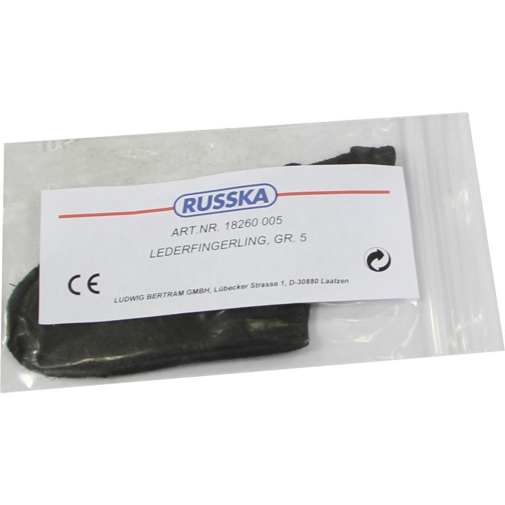 Eine kleine Verpackung enthält einen Lederfingerling der Marke Russka.