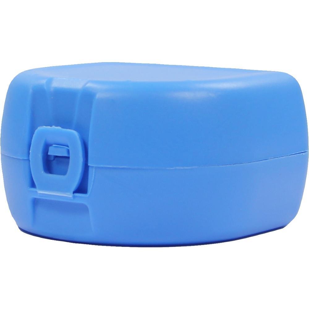 Eine kleine, blaue, rechteckige Box mit Deckel.