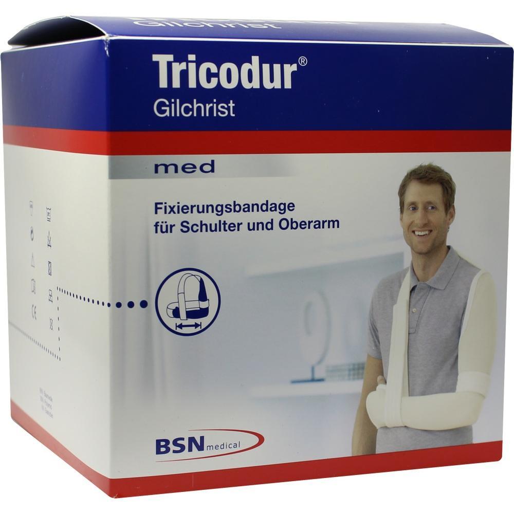 Ein Mann trägt eine Fixierbandage für Arm und Schulter in einer Verpackung.