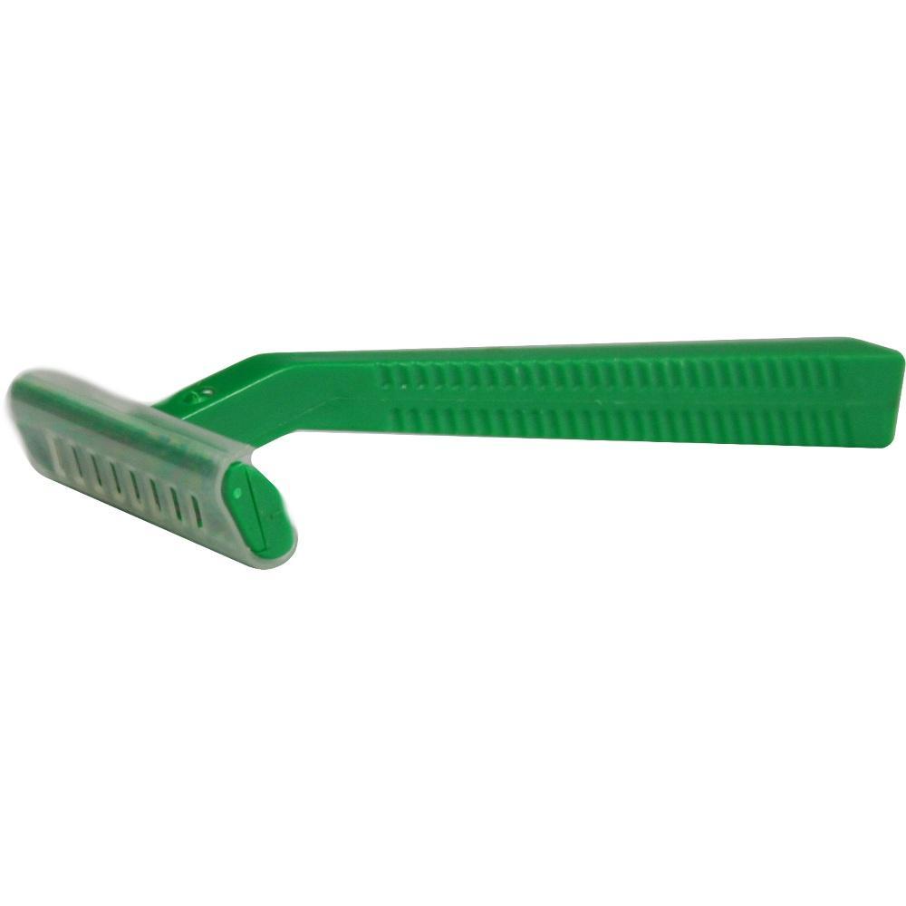 Ein grüner, plastischer Einwegrasierer mit Schutzkappe.