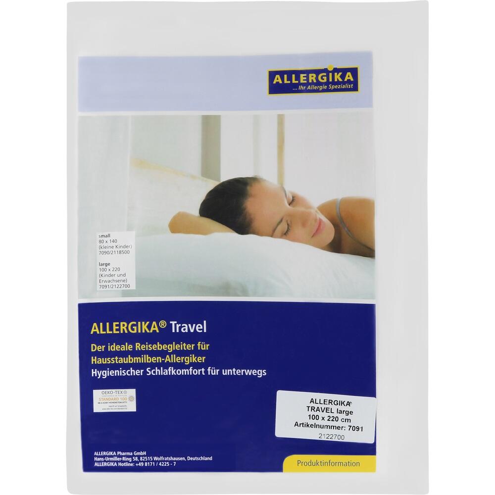 Eine Frau schläft auf einem Kissen, die Verpackung zeigt "ALLERGIKA Travel".