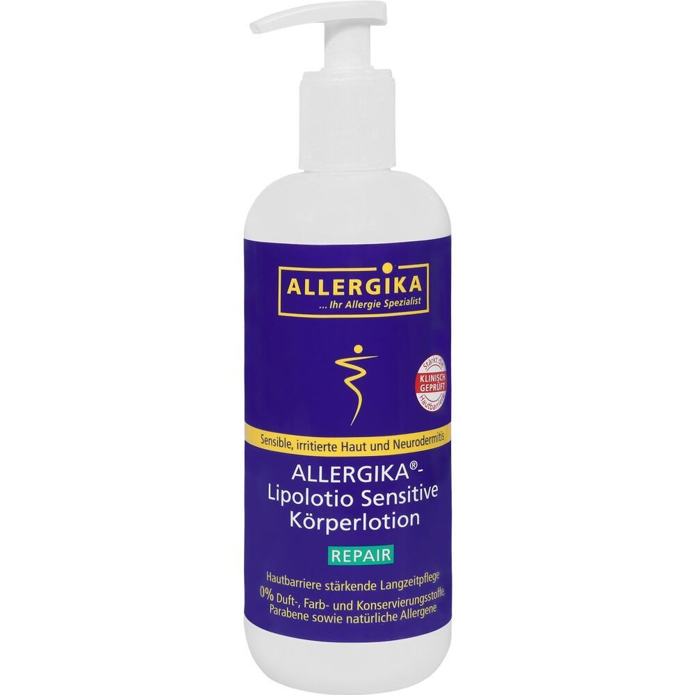 Pumpe einer ALLERGIKA Körperlotion für sensible Haut in einer weißen Flasche mit lila Etikett.