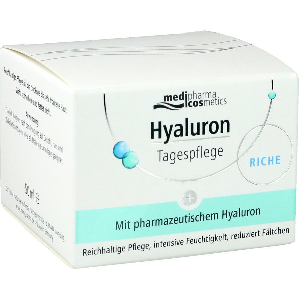 Weiße Schachtel mit Hyaluron-Tagespflege, intensive Feuchtigkeit für trockene Haut.