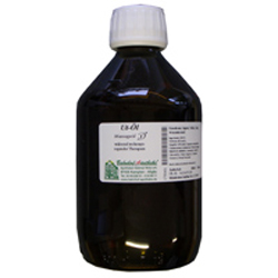 Braune Flasche mit weißem Etikett und Schraubverschluss.