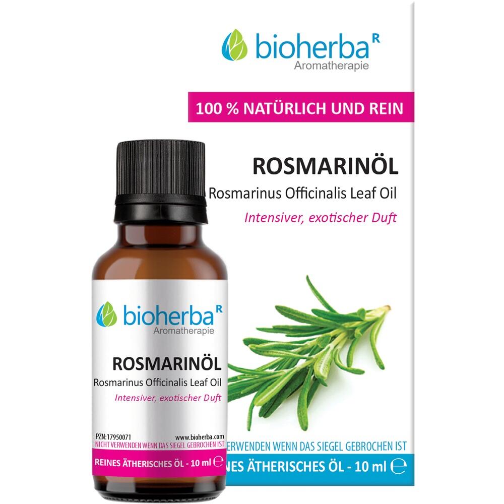 Eine Flasche ätherisches Rosmarinöl von bioherba mit Rosmarinzweig daneben.