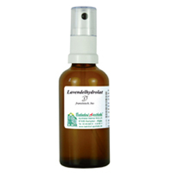 Braune Sprühflasche mit einem Etikett und weißem Sprühkopf.